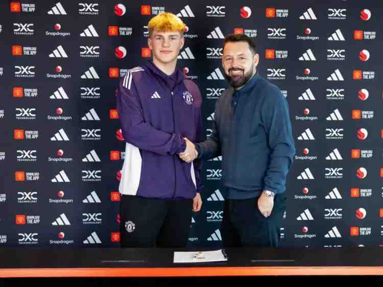 官方：曼聯(lián)從德比郡青年隊(duì)簽下16歲門將查理·哈迪