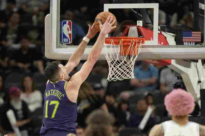 隨便起飛就是扣！馬特科維奇再度上演空接單手重扣 打停森林狼